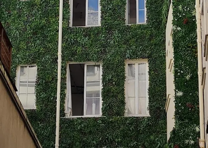 Urbanflat 156 - Yves Saint Denis